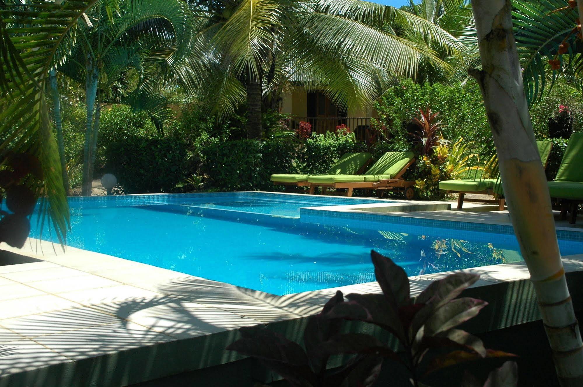 Mangoes Resort (Adults Only) Port Vila Exterior photo
